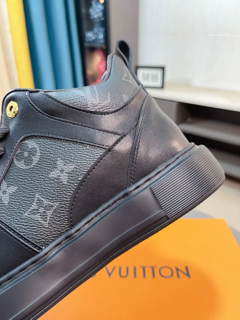 Ex-factory price 438🌹🌹【LOUIS VUITTON】Same style on Louis Vuitton* official website🚹Men's high-top casual shoes❤️Same style as popular celebrities and big names ~ Best-selling at home and abroad Lv focuses on the checkerboard series...Imported first-layer cowhide with special fabrics➕Full sheepskin lining➕Brand-specific hollow outsole💎Produced by OEM The highest version🔍🔍Number of codes: 38-44,